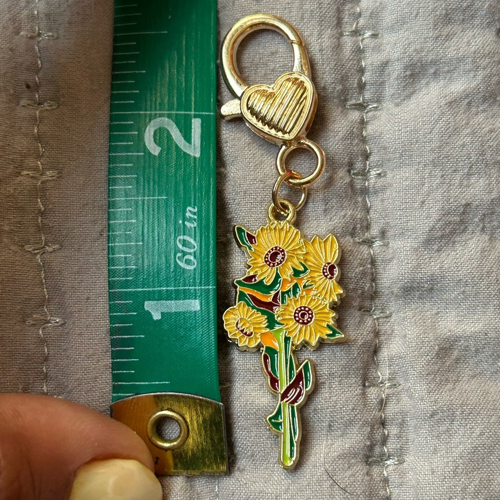 Floral Enamel Keychain - Picture 5 of 5